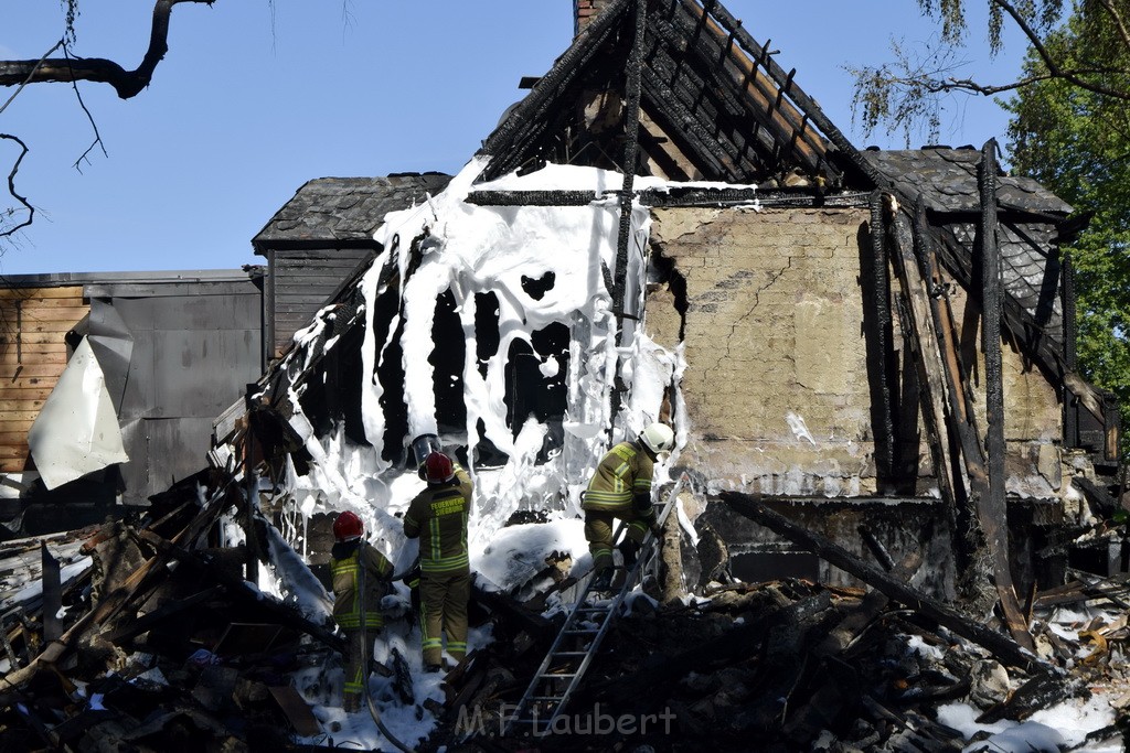 Grossfeuer Einfamilienhaus Siegburg Muehlengrabenstr P1393.JPG - Miklos Laubert